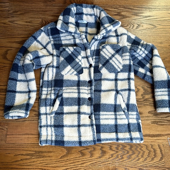 Stateside Double Faced Sherpa Jacket in Navy/Cream Plaid size small - Picture 9 of 11